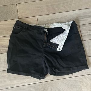Lee at the waist black denim shorts 18w medium